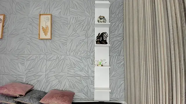 agatadelphine online show from October 27, 2025, 1:12 pm