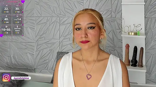 agatadelphine online show from November 5, 2025, 1:14 pm