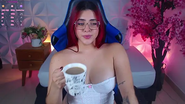 lizowenn  online show from November 1, 2025, 7:41 pm