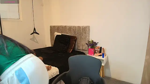 Snapshot of GiaFox_ chatting on February 5, 2026, 8:15 pm GiaFox online show from February 5, 2026, 8:15 pm