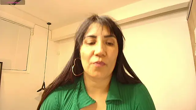 Snapshot of GiaFox_ chatting on February 6, 2026, 8:21 am GiaFox online show from February 6, 2026, 8:21 am