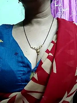 Rosy-B online show from April 7, 2026, 11:28 pm