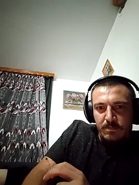 mayk18cm online show from September 29, 2025, 10:15 pm