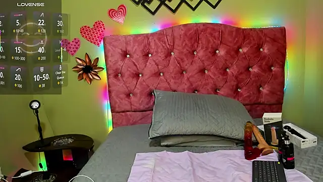 blue violette  online show from October 14, 2025, 7:58 pm