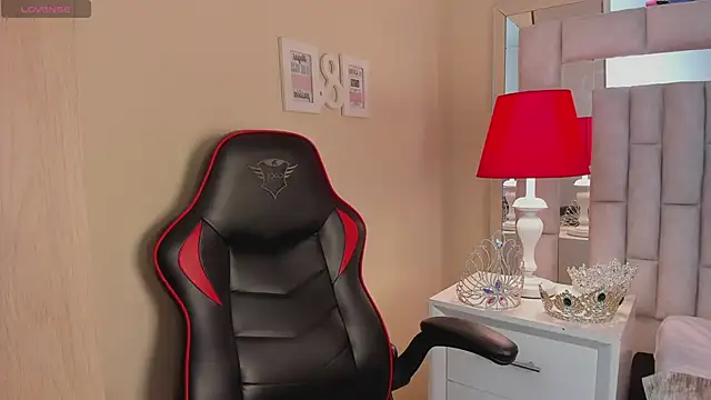 mariiahneedles online show from February 18, 2025, 9:31 pm