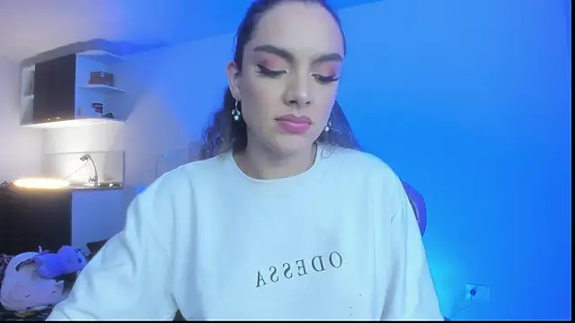 mariiahneedles online show from June 8, 2026, 1:28 am