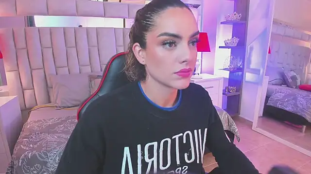 mariiahneedles online show from March 11, 2025, 1:05 am