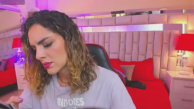 mariiahneedles online show from March 17, 2025, 9:57 pm