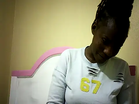 Snapshot of Pierra77 chatting on September 19, 2025, 11:14 am Pierra77 online show from September 19, 2025, 11:14 am