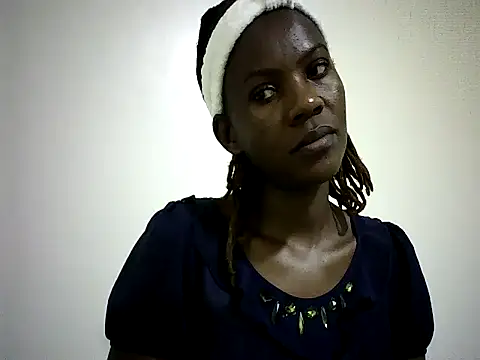 Snapshot of Pierra77 chatting on October 3, 2025, 7:10 am Pierra77 online show from October 3, 2025, 7:10 am