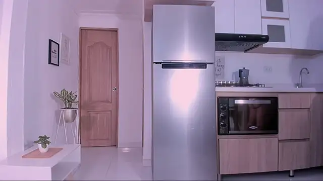 DannaHyde online show from September 14, 2025, 2:39 pm