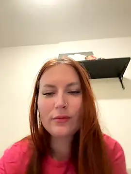 Snapshot of EmmaWarren chatting on November 4, 2025, 5:17 pm EmmaWarren online show from November 4, 2025, 5:17 pm