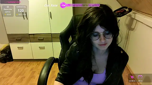 secretmia online show from April 10, 2026, 8:10 am