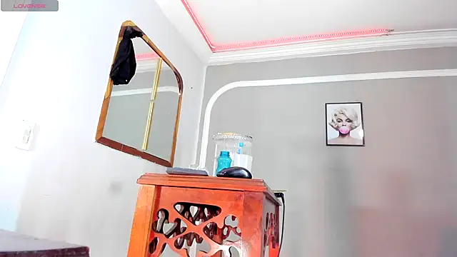 Jimena Grey online show from November 4, 2025, 11:03 am