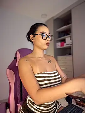 Hips hannah online show from July 11, 2026, 6:30 pm