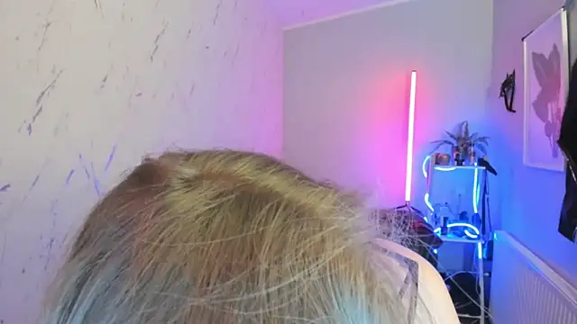 holly xglam online show from October 28, 2025, 6:29 pm