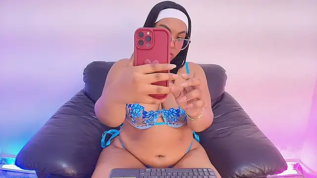 Snapshot of Esmeralda_Duarte chatting on November 12, 2025, 9:13 am Esmeralda Duarte online show from November 12, 2025, 9:13 am