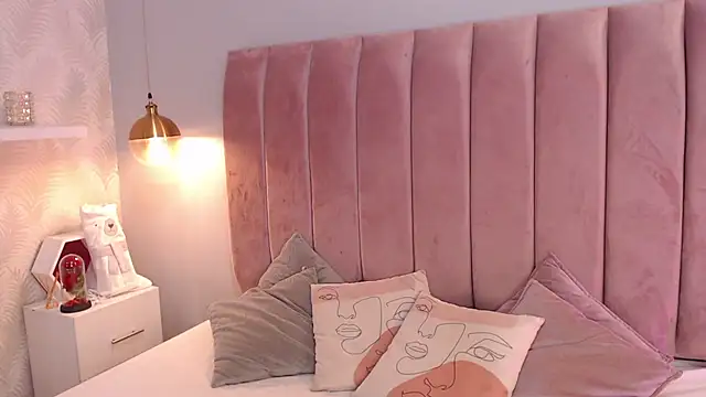 LeenaBrown online show from March 10, 2026, 12:42 pm