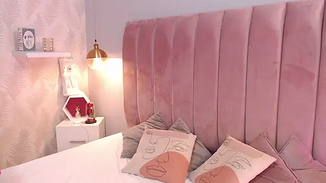 LeenaBrown online show from April 17, 2026, 12:41 pm