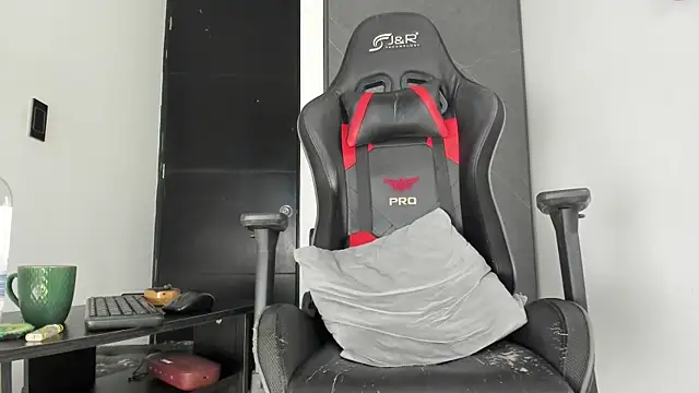 sergiio mesa27 online show from November 19, 2025, 2:06 pm