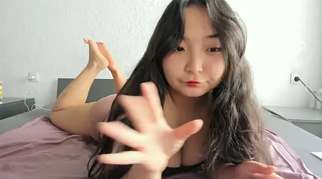 Snapshot of cutie_mio chatting on March 12, 2025, 10:16 am cutie mio online show from March 12, 2025, 10:16 am