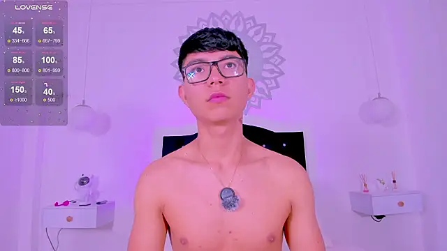 Snapshot of CodyTwink chatting on February 6, 2026, 2:35 pm CodyTwink online show from February 6, 2026, 2:35 pm