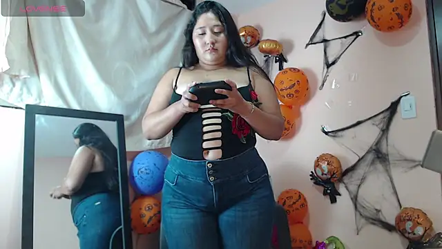 Snapshot of cherrycurvyyy chatting on November 5, 2025, 8:12 pm cherrycurvyyy online show from November 5, 2025, 8:12 pm