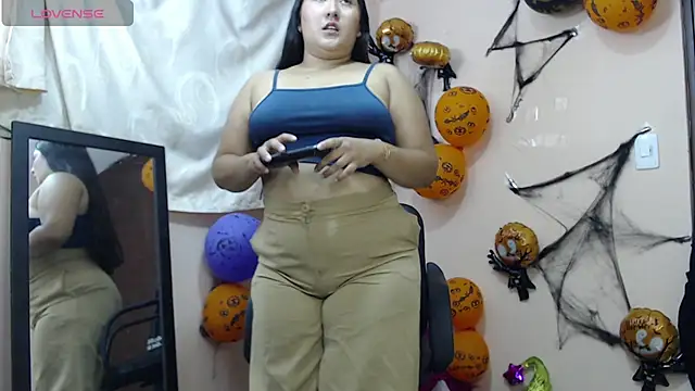 Snapshot of cherrycurvyyy chatting on November 6, 2025, 7:29 pm cherrycurvyyy online show from November 6, 2025, 7:29 pm