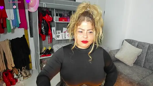 violetmontan online show from June 3, 2026, 11:53 pm