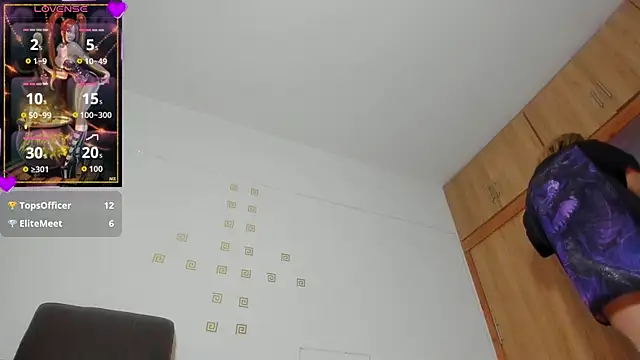 violetmontan online show from November 4, 2025, 3:05 pm