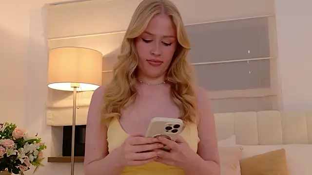 Snapshot of JuliaJaee chatting on June 7, 2026, 5:07 pm JuliaJaee online show from June 7, 2026, 5:07 pm