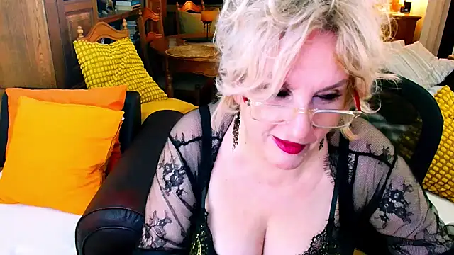 Snapshot of GattonaBiondona chatting on November 22, 2025, 9:30 am GattonaBiondona online show from November 22, 2025, 9:30 am