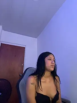 Boypolla11 online show from November 21, 2025, 3:33 pm