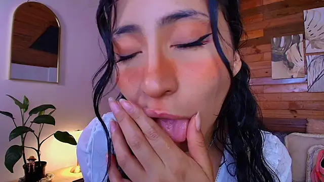amber curly online show from July 17, 2026, 9:23 pm