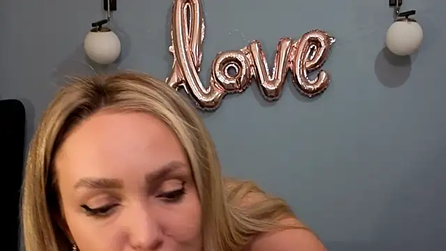 Snapshot of AnnaMaee chatting on March 15, 2025, 2:03 am AnnaMaee online show from March 15, 2025, 2:03 am