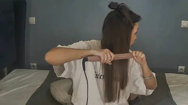 Snapshot of AnnaMaee chatting on January 16, 2025, 11:27 pm AnnaMaee online show from January 16, 2025, 11:27 pm