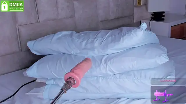 Eris Rose online show from October 22, 2025, 8:41 pm