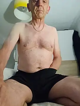 Snapshot of mr_english50 chatting on July 4, 2026, 10:47 pm mr english50 online show from July 4, 2026, 10:47 pm