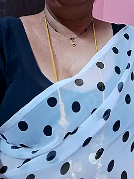 ananya956 online show from April 17, 2026, 2:09 pm