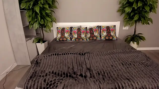 MagicPeachh  online show from November 12, 2025, 1:37 pm