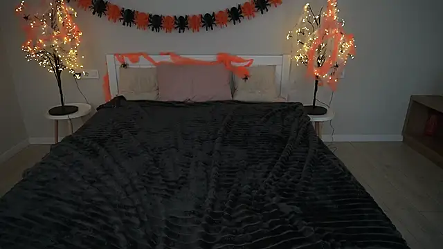 MagicPeachh  online show from October 23, 2025, 6:01 am