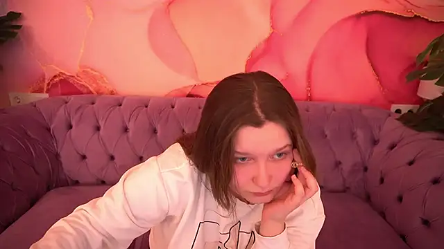 MagicPeachh  online show from November 28, 2025, 7:19 am