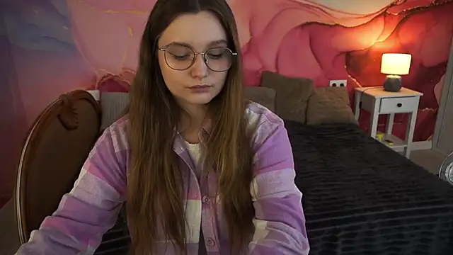 MagicPeachh  online show from November 5, 2025, 1:25 pm