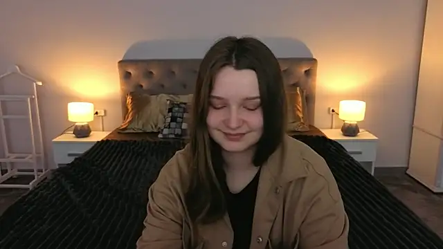 MagicPeachh  online show from April 6, 2026, 5:52 am