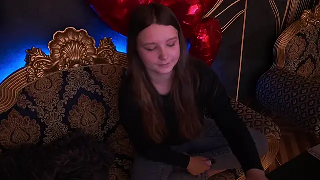 MagicPeachh  online show from February 10, 2026, 1:21 pm