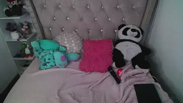 Snapshot of CherieCurl chatting on January 17, 2026, 4:16 am CherieCurl online show from January 17, 2026, 4:16 am