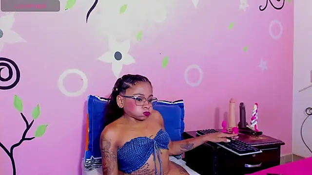 Lauren Hills069 online show from June 1, 2026, 11:48 pm