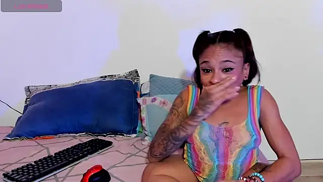 Lauren Hills069 online show from February 21, 2025, 1:44 am