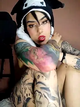 taaylor33 online show from March 14, 2025, 7:04 am