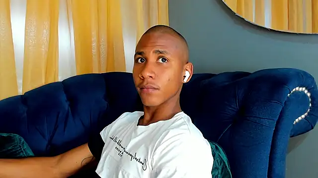 Ethan Fox11 online show from March 7, 2025, 1:51 pm